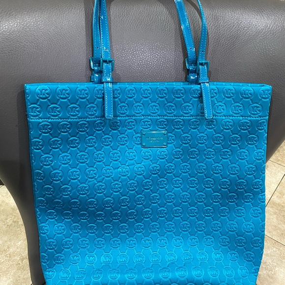 MICHAEL KORS Monogram Turquoise Jet Set Tote - Picture 4 of 9